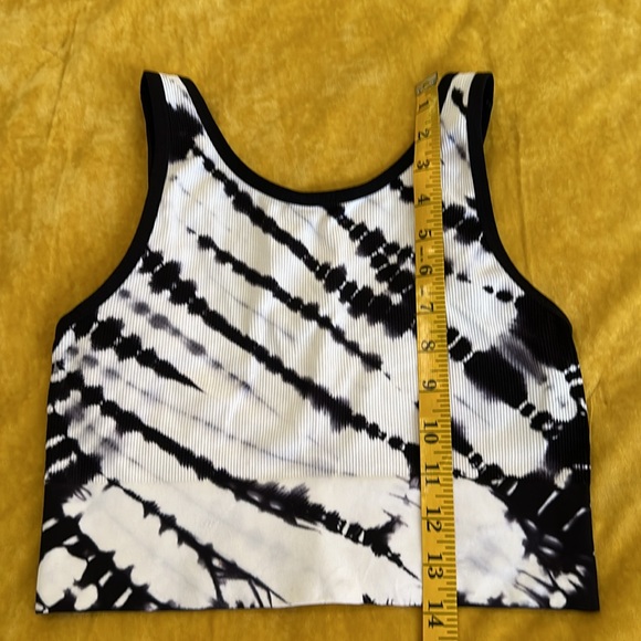 Cropped tie-dye workout top - Picture 3 of 6